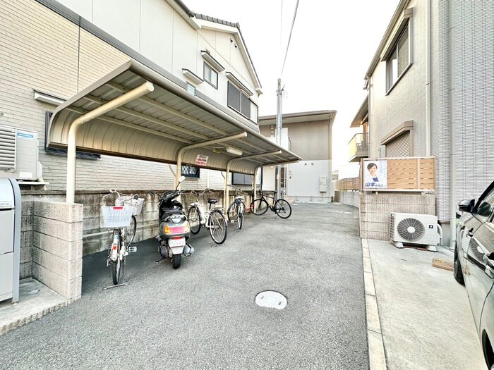 物件外観写真4　(駐輪場)