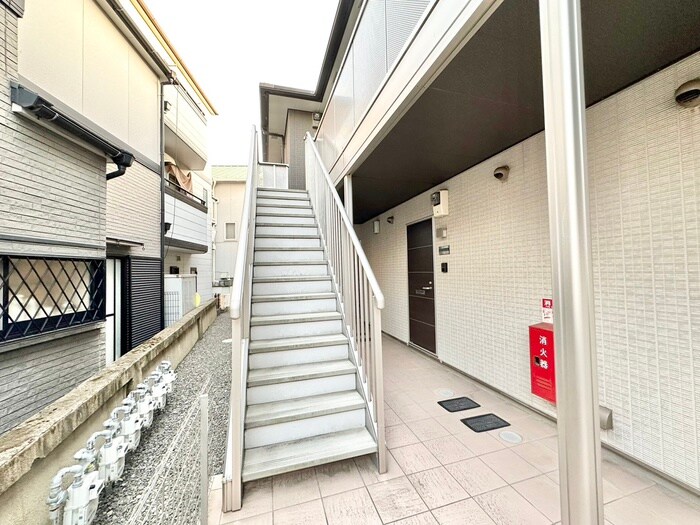 物件外観写真5　(エントランス部分)