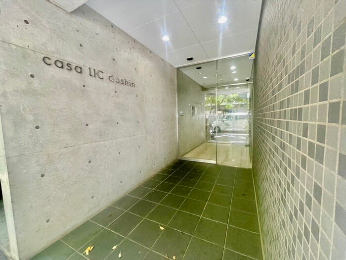 物件外観写真2　(エントランス部分)