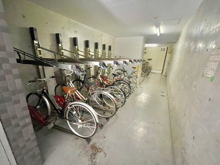物件外観写真5　(駐輪場)