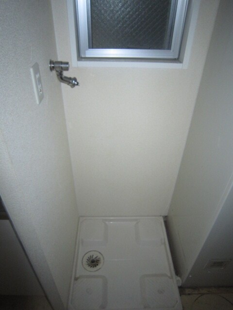 物件内観写真13　(洗濯機置場)