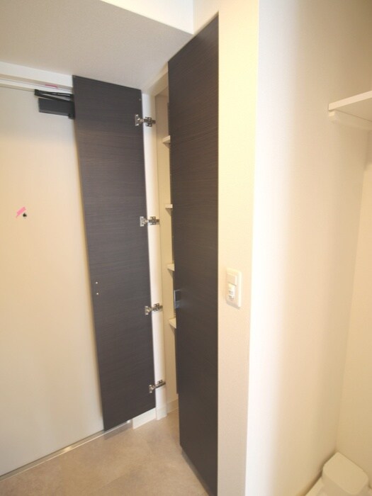 物件内観写真15　(玄関)
