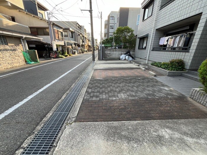 物件外観写真5　(駐車場)