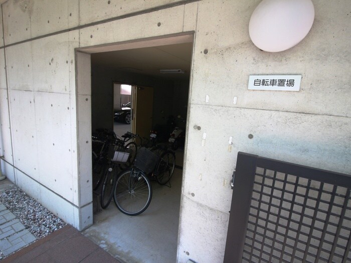 物件外観写真5　(駐輪場)