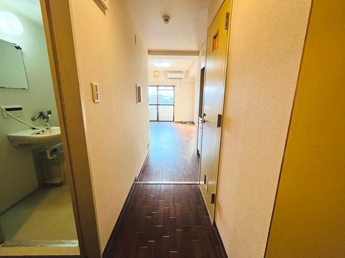 物件内観写真16　(廊下)