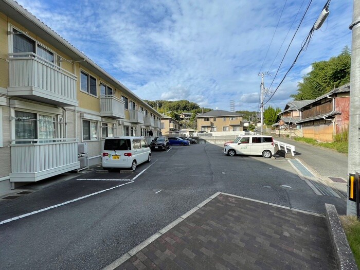 物件外観写真6　(駐車場)