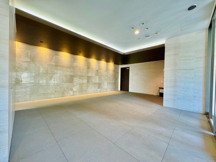 物件外観写真4　(エントランス部分)