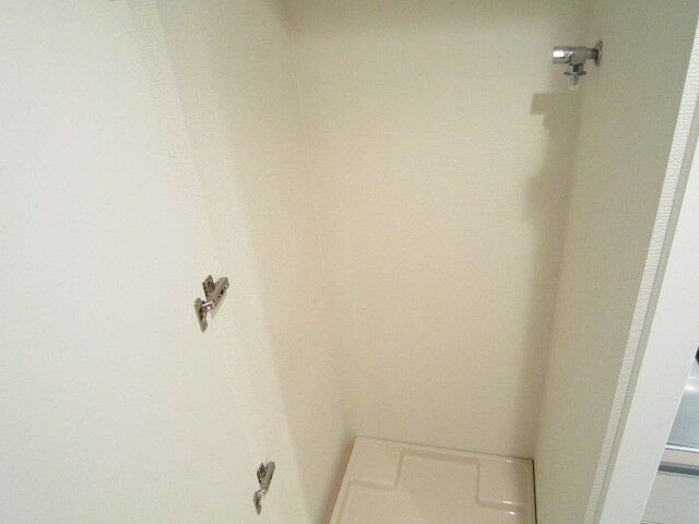 物件内観写真12　(洗濯機置場)