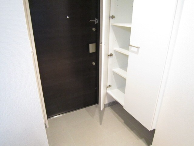 物件内観写真13　(玄関)