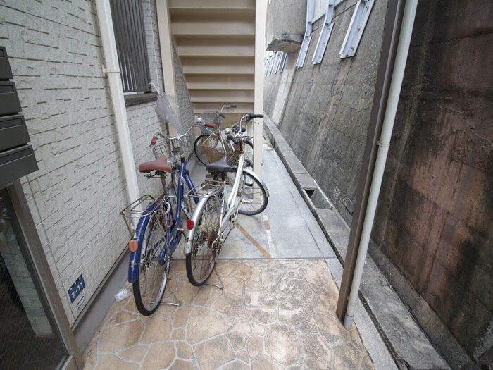 物件外観写真4　(駐輪場)