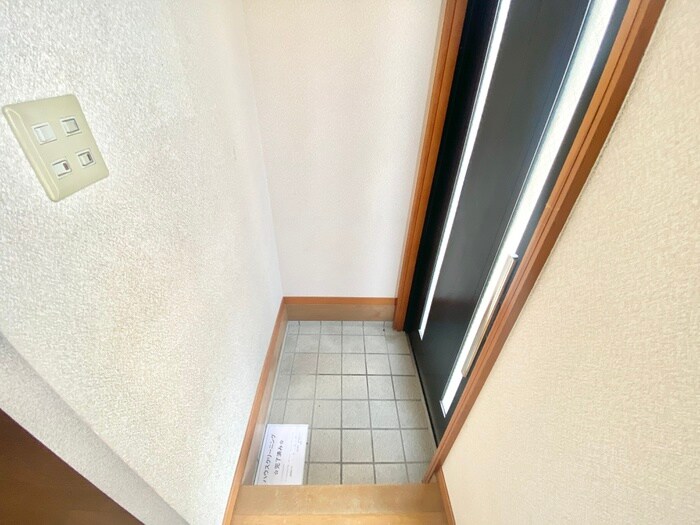物件内観写真18　(玄関)