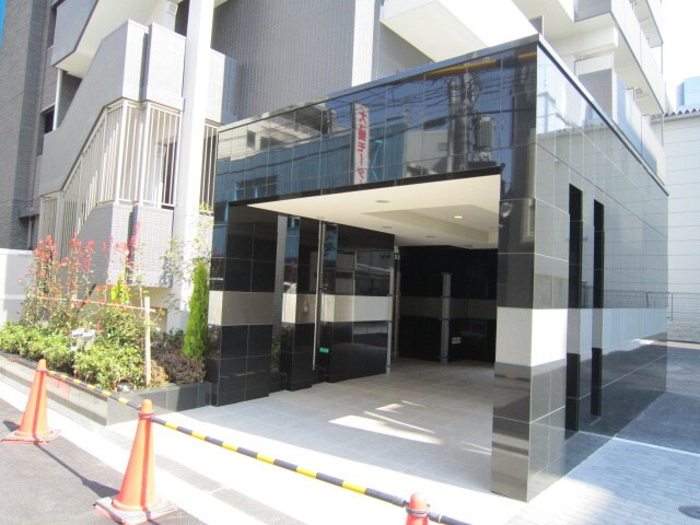 物件外観写真2　(エントランス部分)