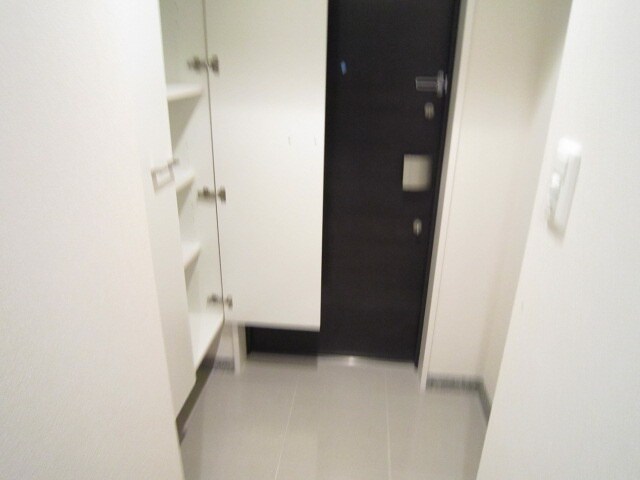 物件内観写真11　(玄関)