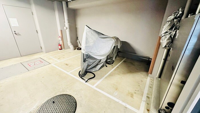 物件外観写真4　(バイク置き場)