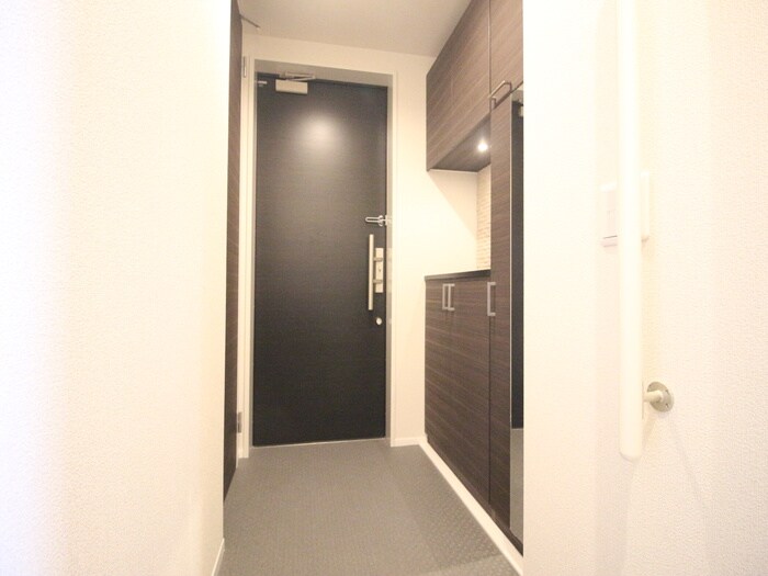 物件内観写真8　(玄関)