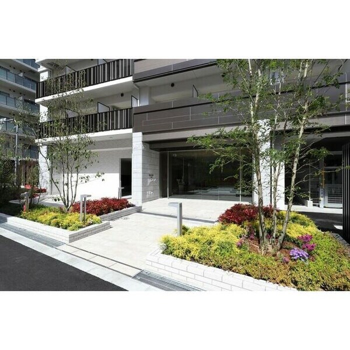 物件外観写真2　(エントランス部分)