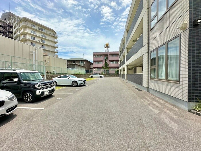 物件外観写真3　(駐車場)