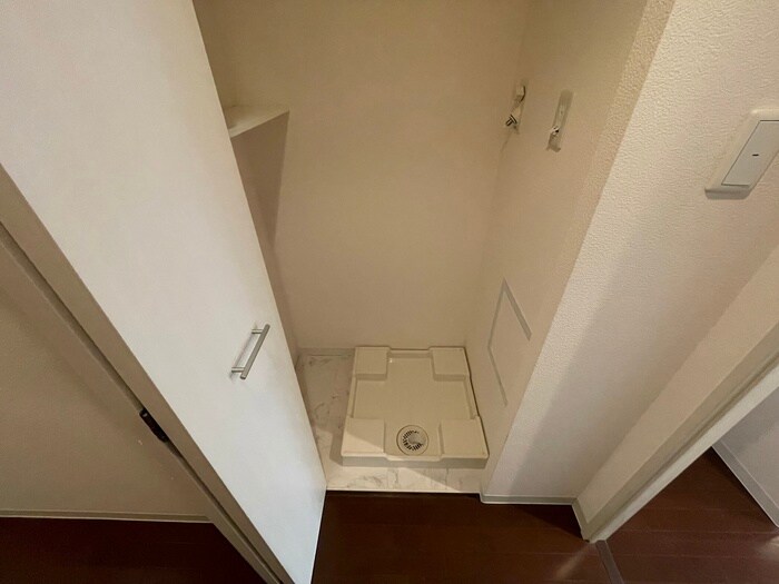 物件内観写真15　(洗濯機置場)