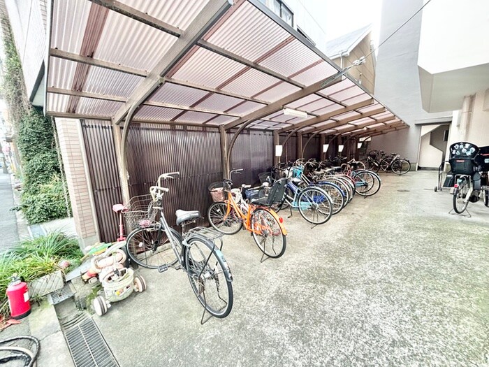 物件外観写真3　(駐輪場)