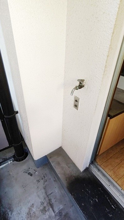 物件内観写真11　(洗濯機置場)