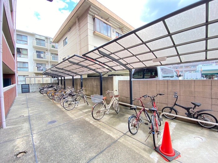 物件外観写真4　(駐輪場)
