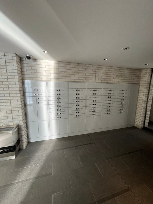 物件外観写真3　(バイク置き場)