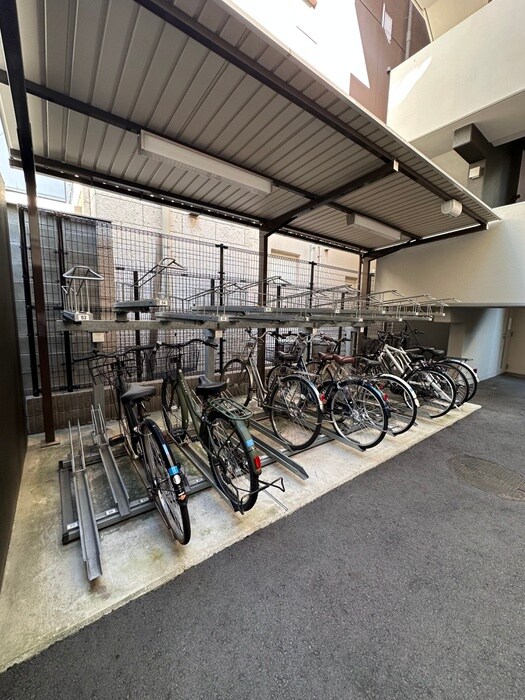 物件外観写真4　(駐輪場)