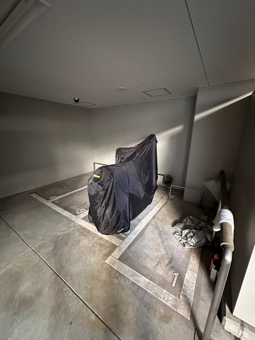 物件外観写真5　(バイク置き場)