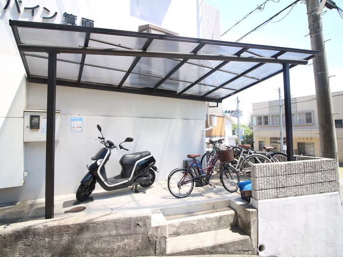 物件外観写真4　(駐輪場)