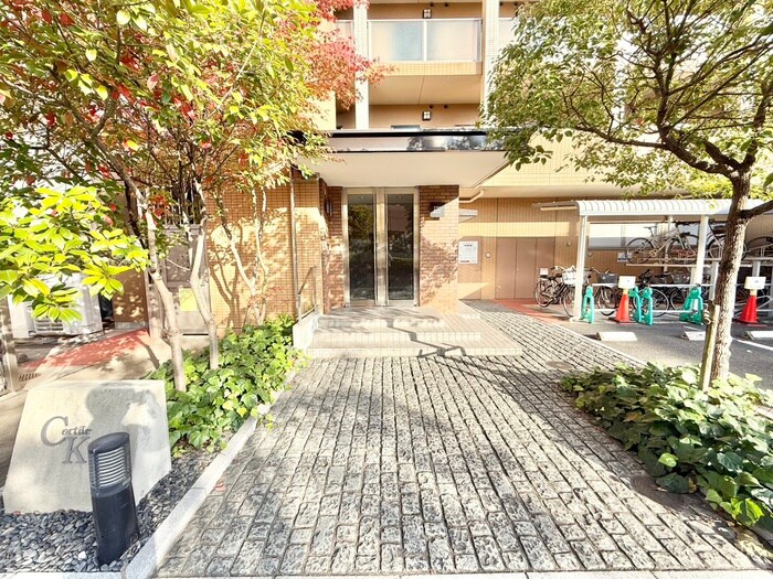 物件外観写真3　(エントランス部分)