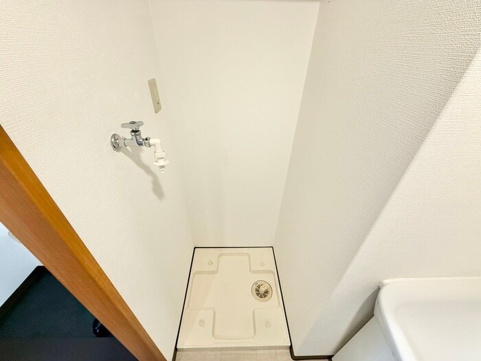 物件内観写真15　(洗濯機置場)