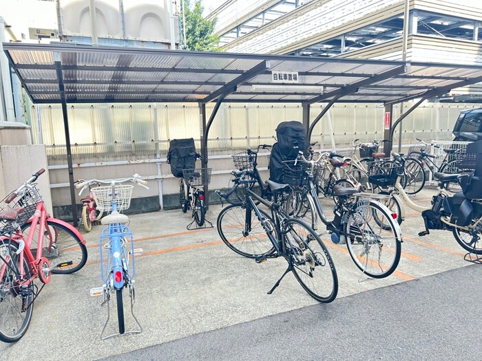 物件外観写真4　(駐輪場)
