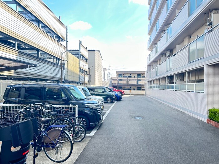 物件外観写真5　(駐車場)