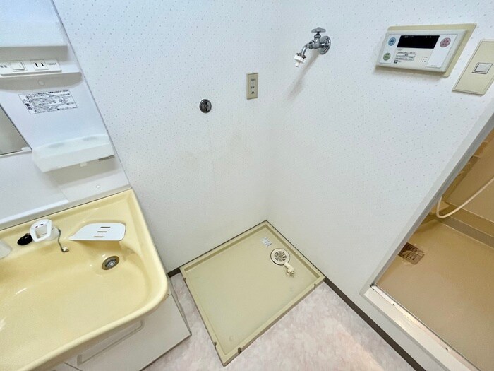 物件内観写真16　(洗濯機置場)