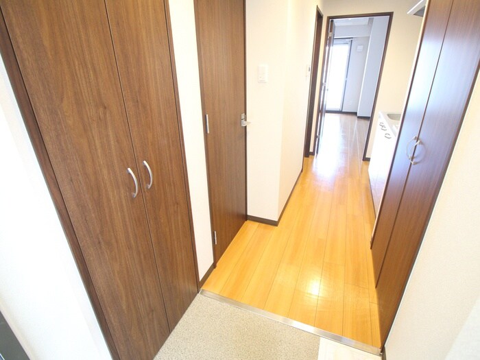 物件内観写真7　(玄関)