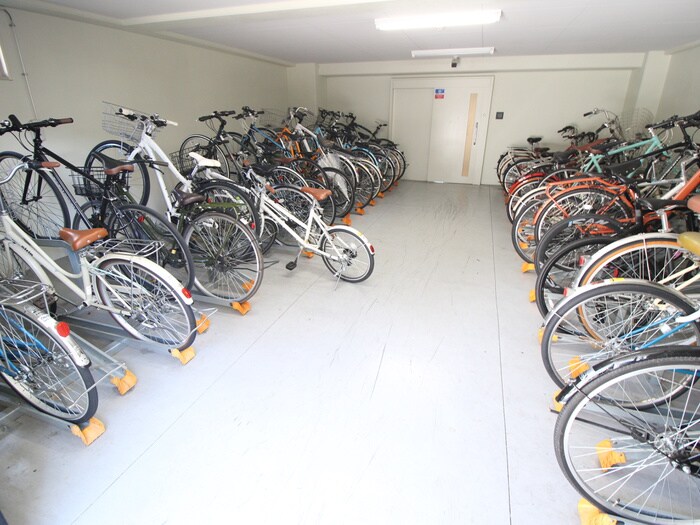 物件外観写真3　(駐輪場)