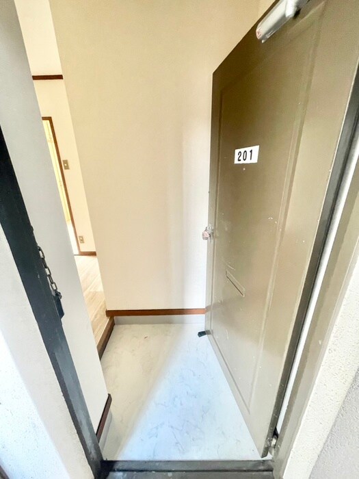 物件内観写真7　(玄関)