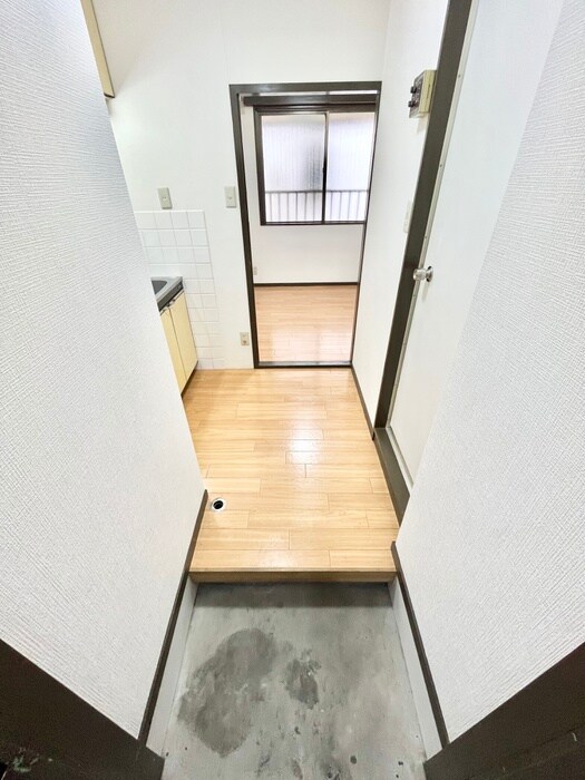 物件内観写真8　(玄関)