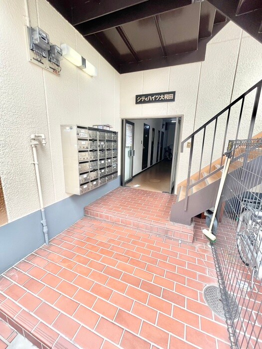 物件外観写真3　(エントランス部分)