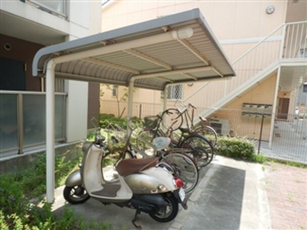 物件外観写真3　(駐輪場)