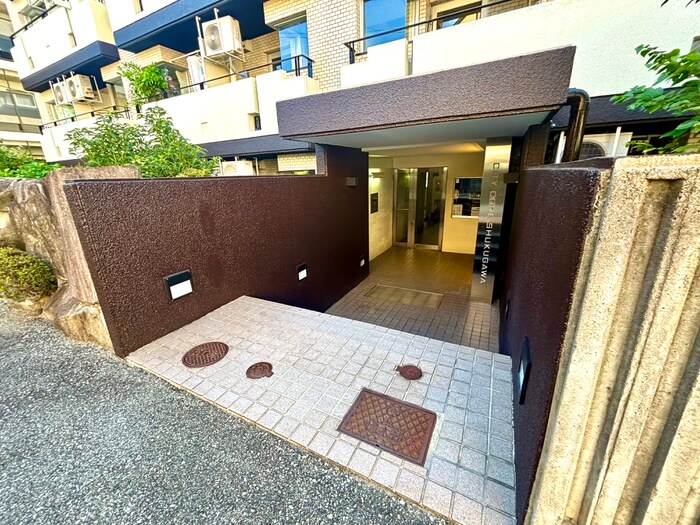 物件外観写真4　(エントランス部分)