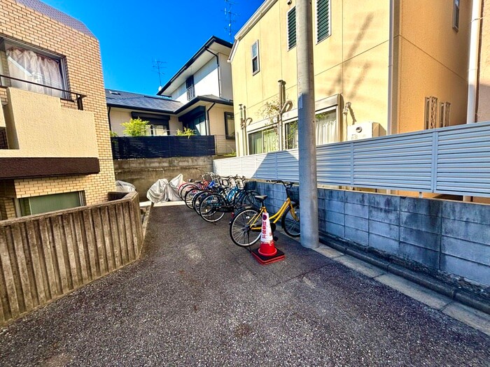 物件外観写真6　(駐輪場)