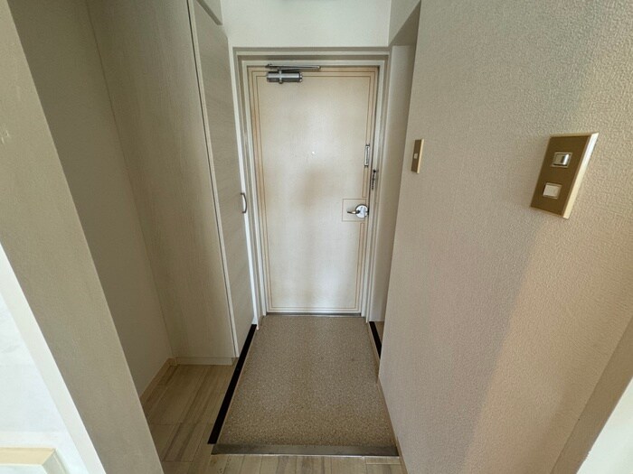 物件内観写真13　(玄関)