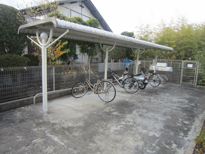 物件外観写真6　(駐輪場)