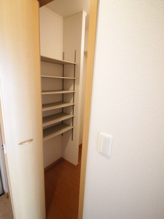 物件内観写真15　(靴箱)