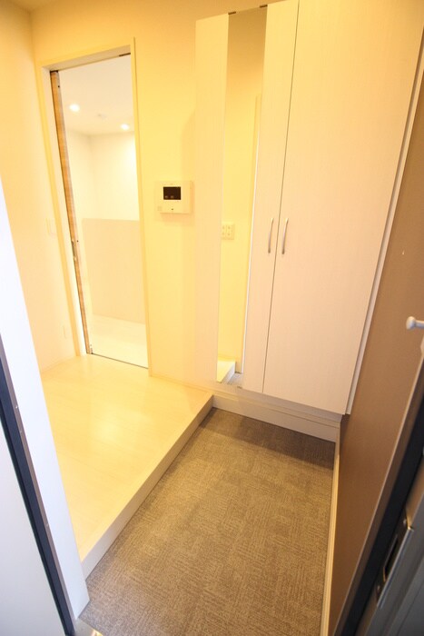 物件内観写真7　(玄関)