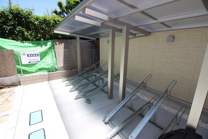 物件外観写真5　(駐輪場)