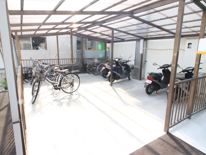 物件外観写真5　(駐輪場)
