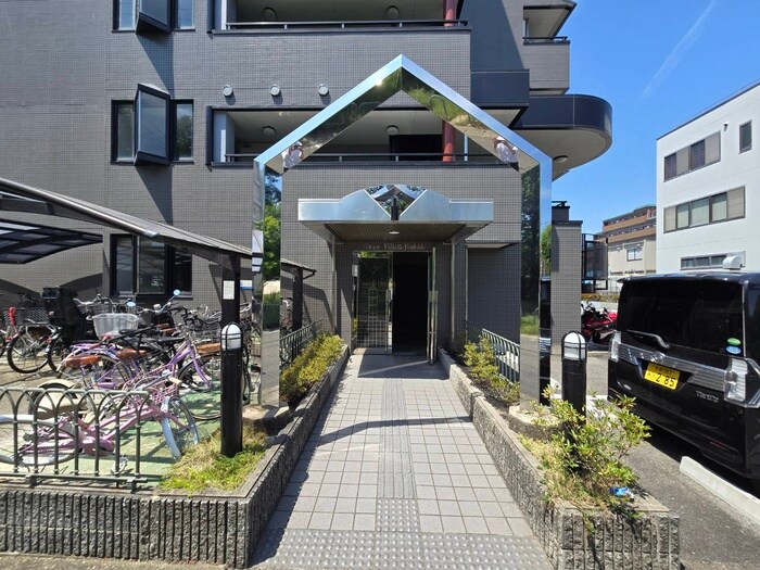 物件外観写真4　(エントランス部分)