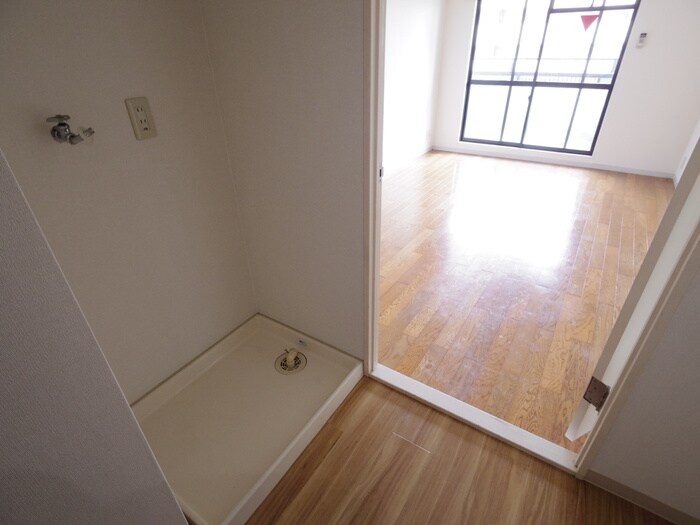 物件内観写真16　(洗濯機置場)